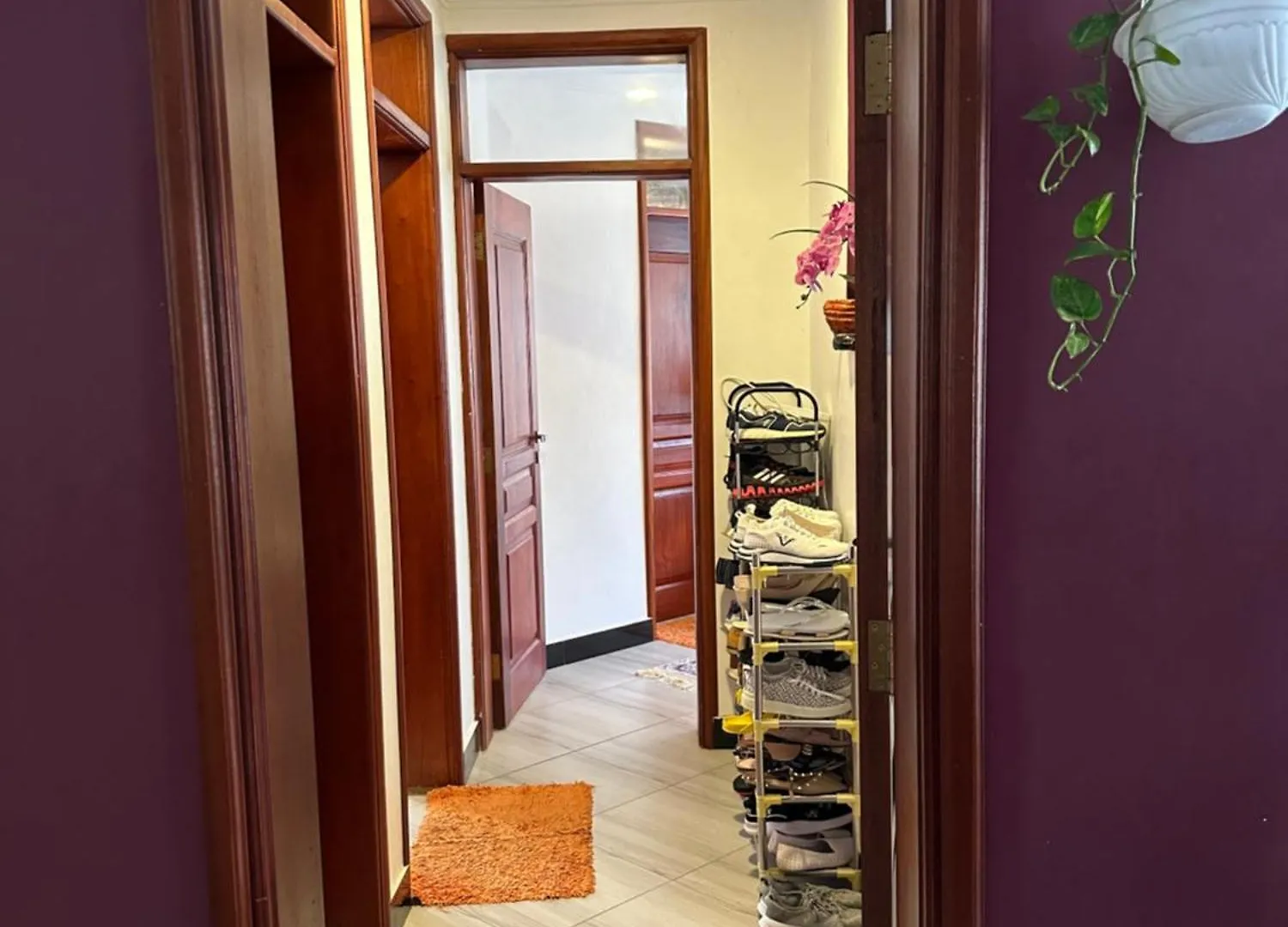 Bugatti Apartment カンパラ